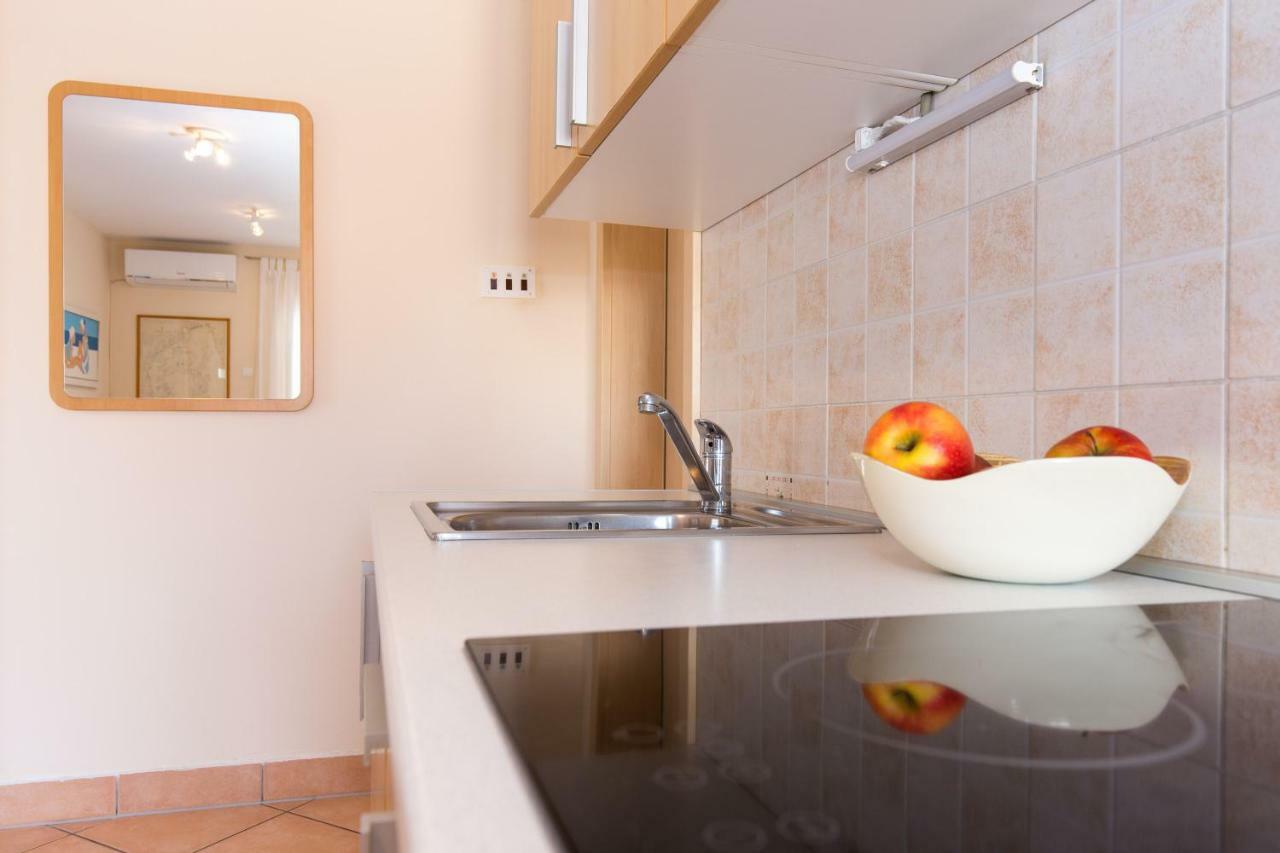 Apartments Marta คิร์ก ภายนอก รูปภาพ