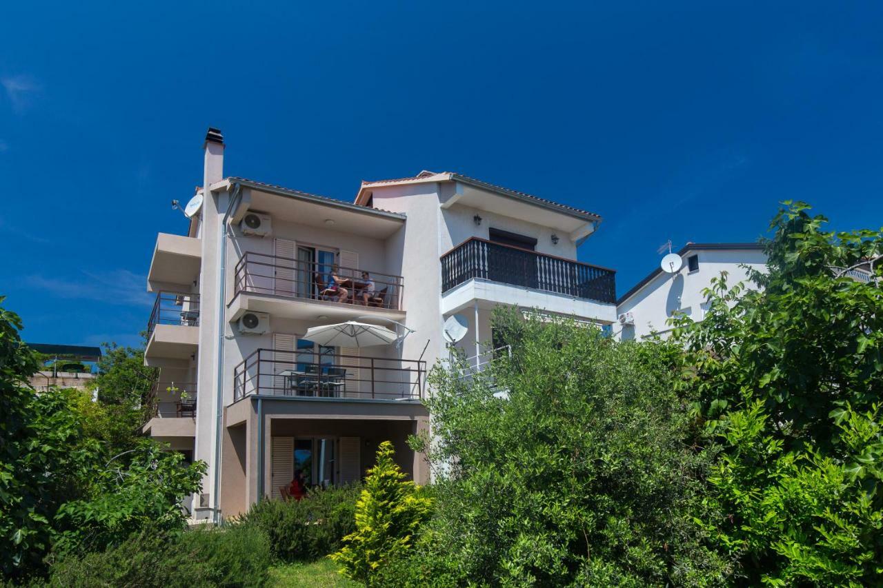 Apartments Marta คิร์ก ภายนอก รูปภาพ