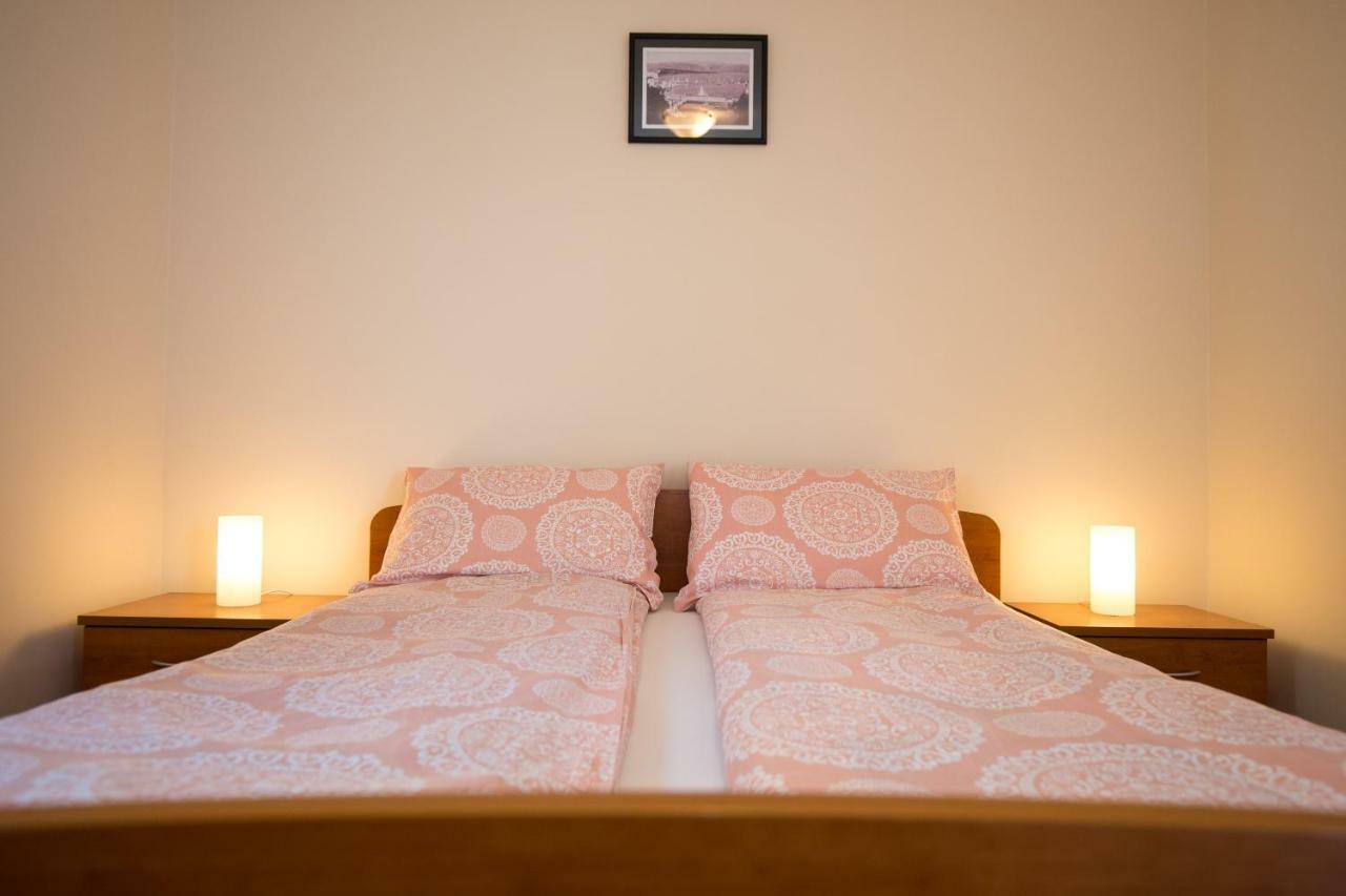 Apartments Marta คิร์ก ภายนอก รูปภาพ
