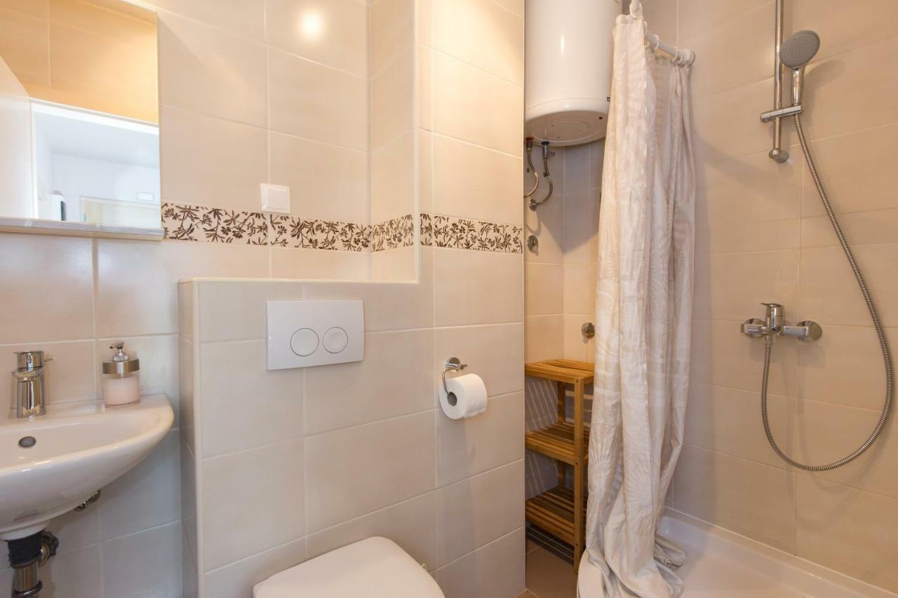 Apartments Marta คิร์ก ภายนอก รูปภาพ