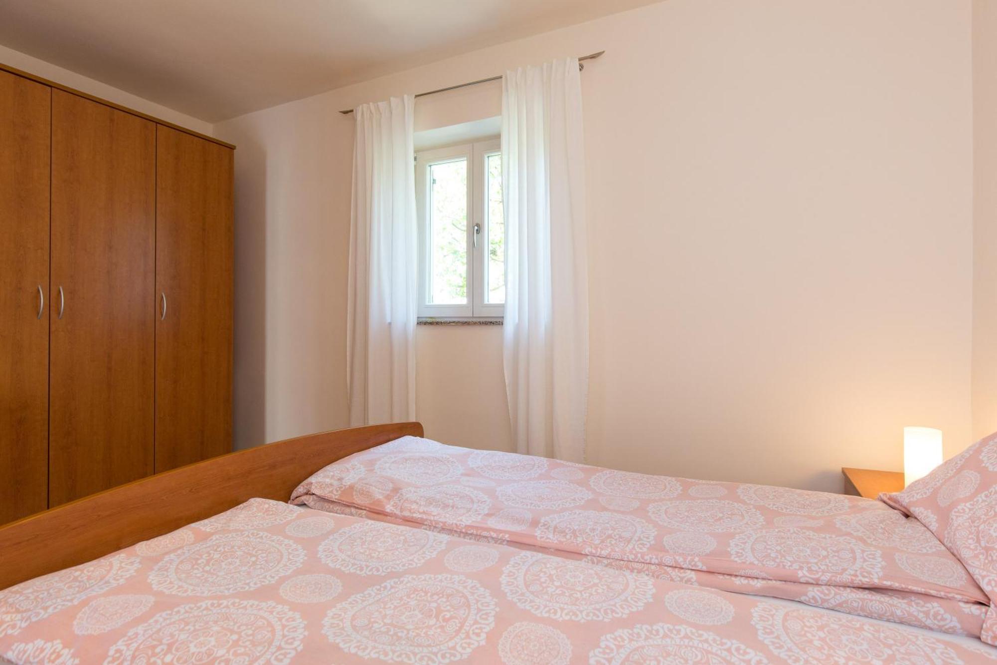 Apartments Marta คิร์ก ภายนอก รูปภาพ